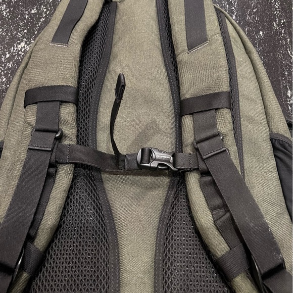 Oakley Transit Sport Backpack Utility Laptop Work Outdoor Water Repellent - Picture 6 of 16